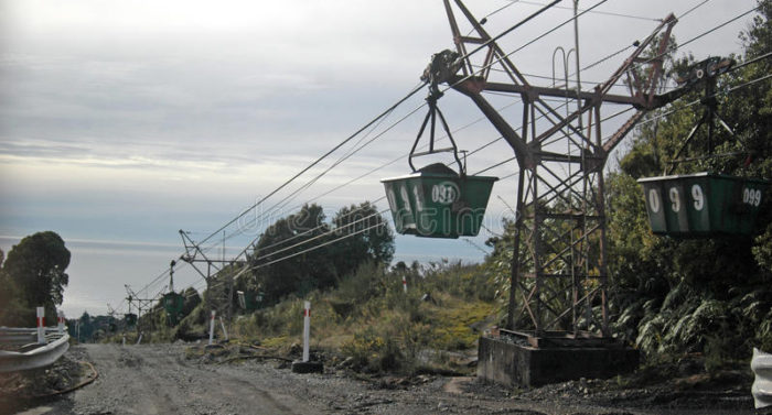 aerial-ropeway-westport-new-zealand-circa-buckets-carry-coal-down-to-railway-terminal-stockton-coal-mine-west-42428717